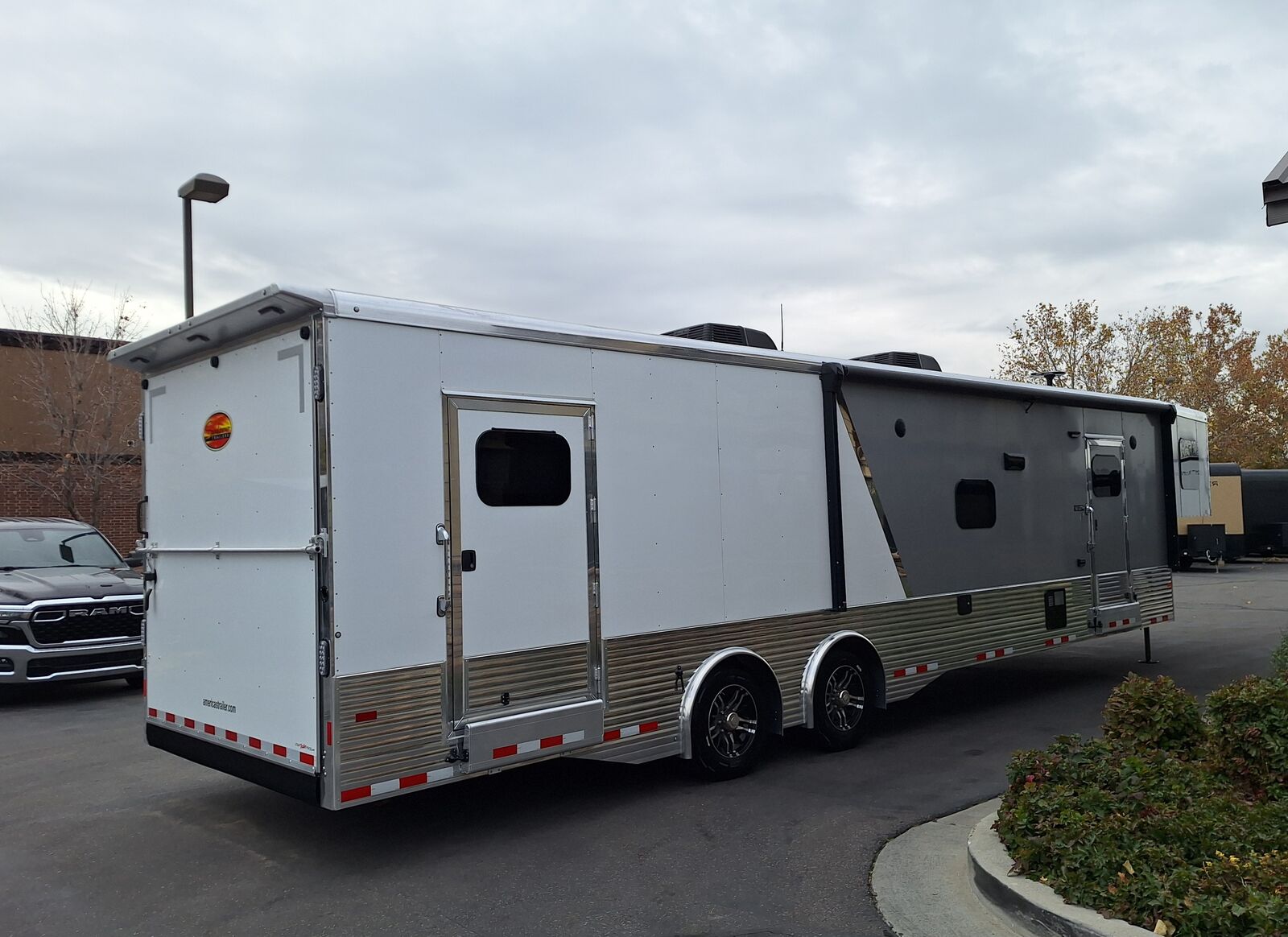 Sundowner 8.5x40 Gooseneck Living Quarters Toy Hauler Aluminum Enclosed