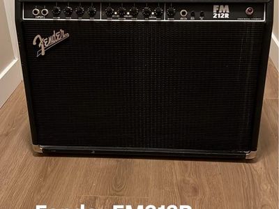 Fender FM212R