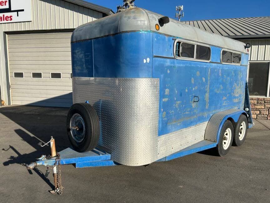 1984 Horse Vans 70' x 13' 10' long 3 Horse Trailer