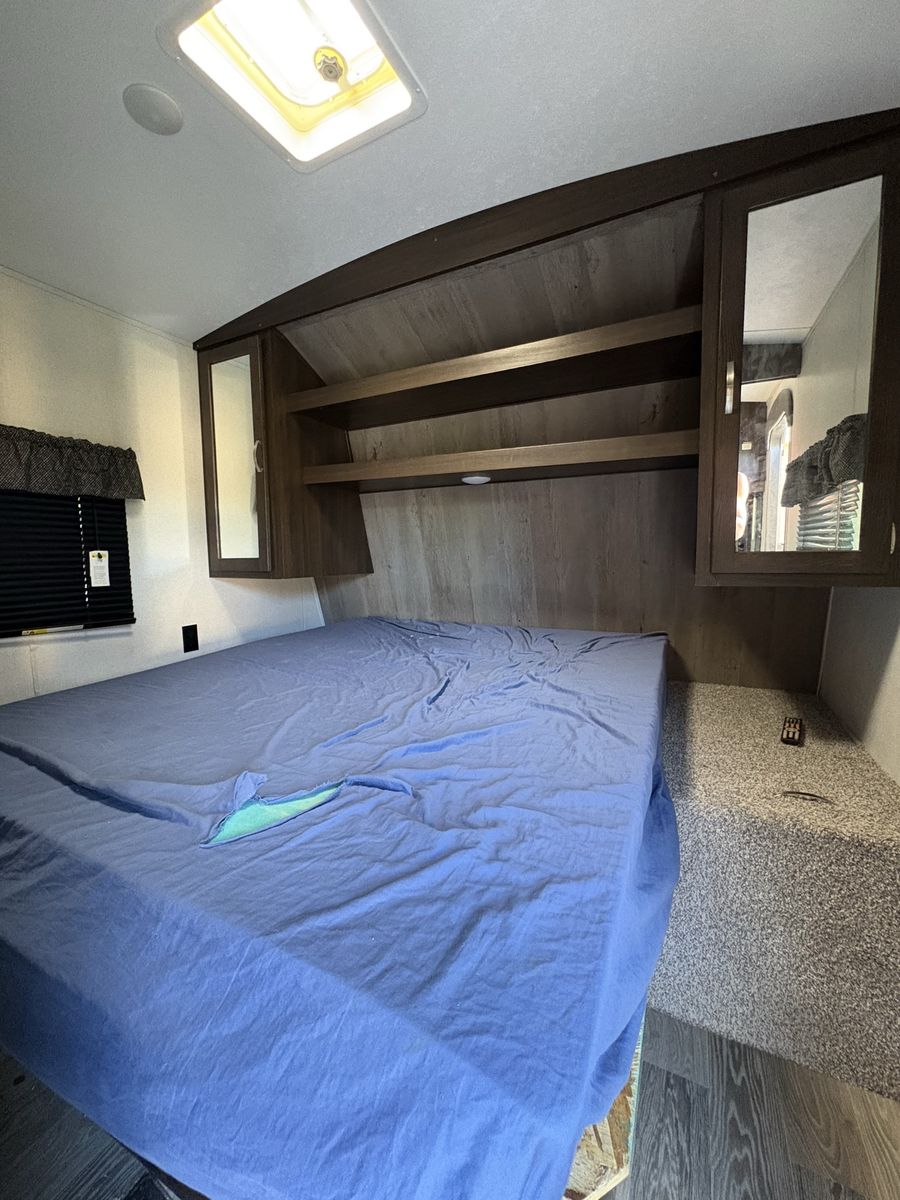 Main image 7