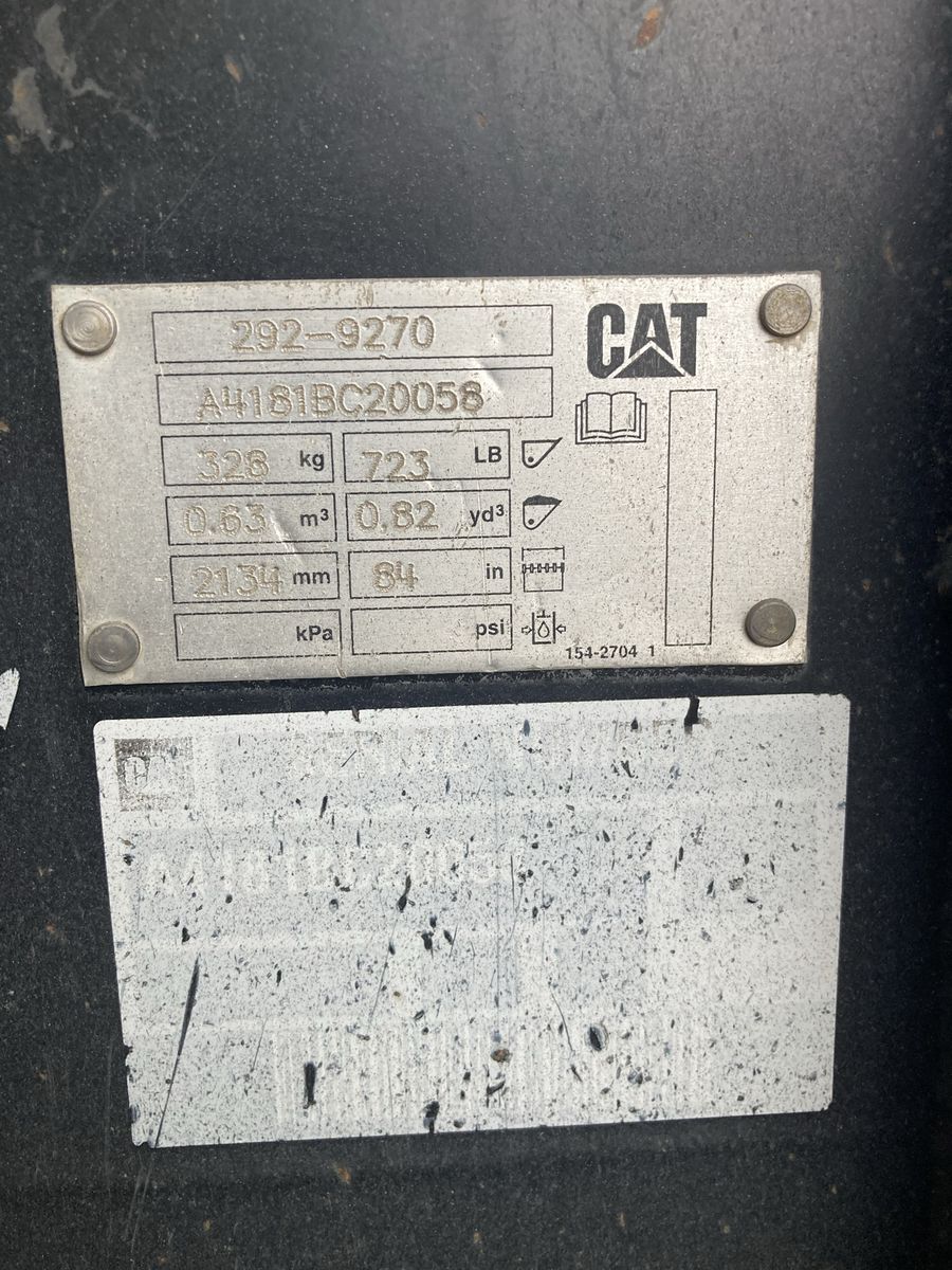CAT 292-9270 84-Inch Heavy Duty Skid Steer Bucket Attachment