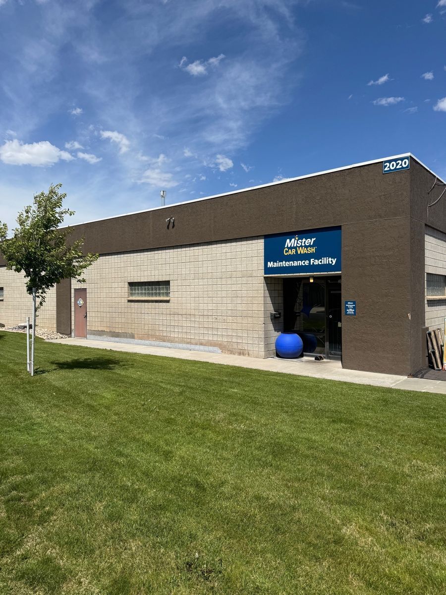 5,000 SF Warehouse with 12' Overhead Door- 3 Phase Power- Decker Lake