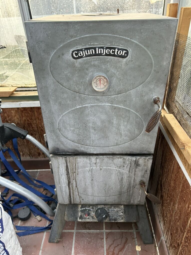 Cabela's  Cajun Injector propane smoker