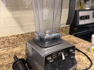 Vitamix 6300 Professional Grade Blender with Tamper - Gray, Pre-programmed Settings