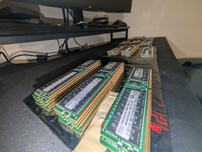 SK Hynix 64GB 2Rx4 PC4-2933Y DDR4 ECC RDIMM Server RAM HMAA8GR7MJR4N-WM