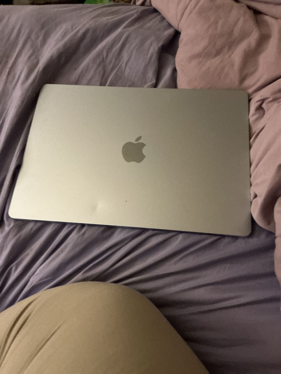 Apple MacBook Air 15-inch (2025) M4 Chip 16GB Memory Laptop