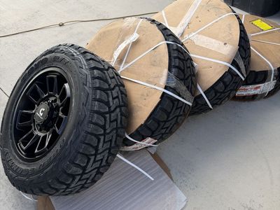 265/65R18 Toyo Open Country R/T, Tire + Wheel Package Set