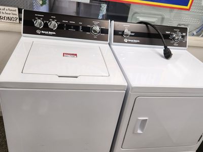 STUNNING SPEED QUEEN TOPLOAD WASHER AND ELECTRIC DRYER SET!