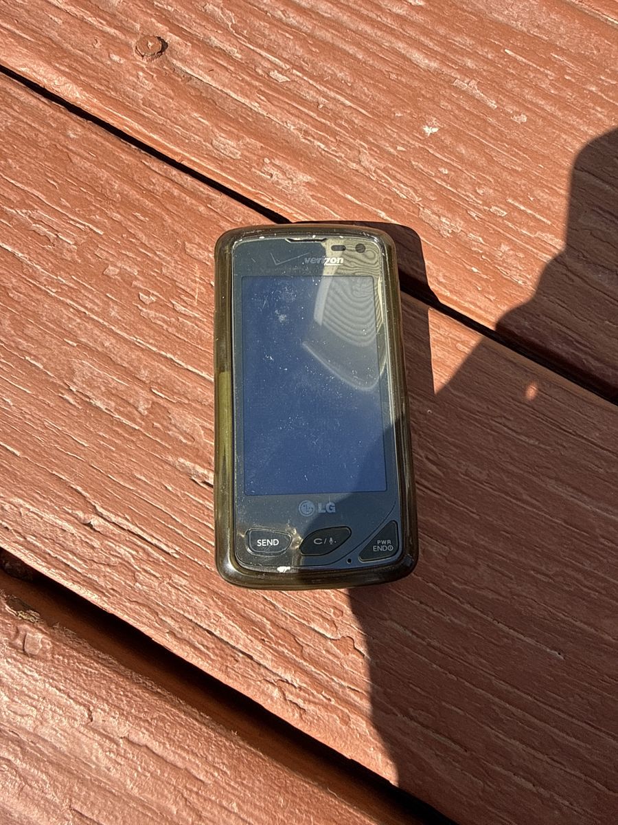 LG Verizon Flip Phone - Vintage Cell Phone