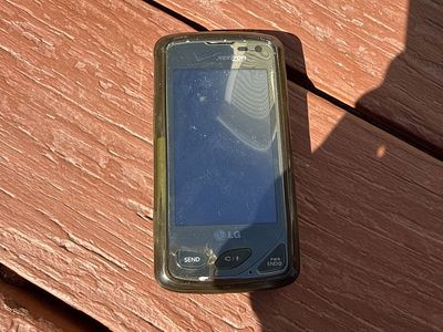 LG Verizon Flip Phone - Vintage Cell Phone