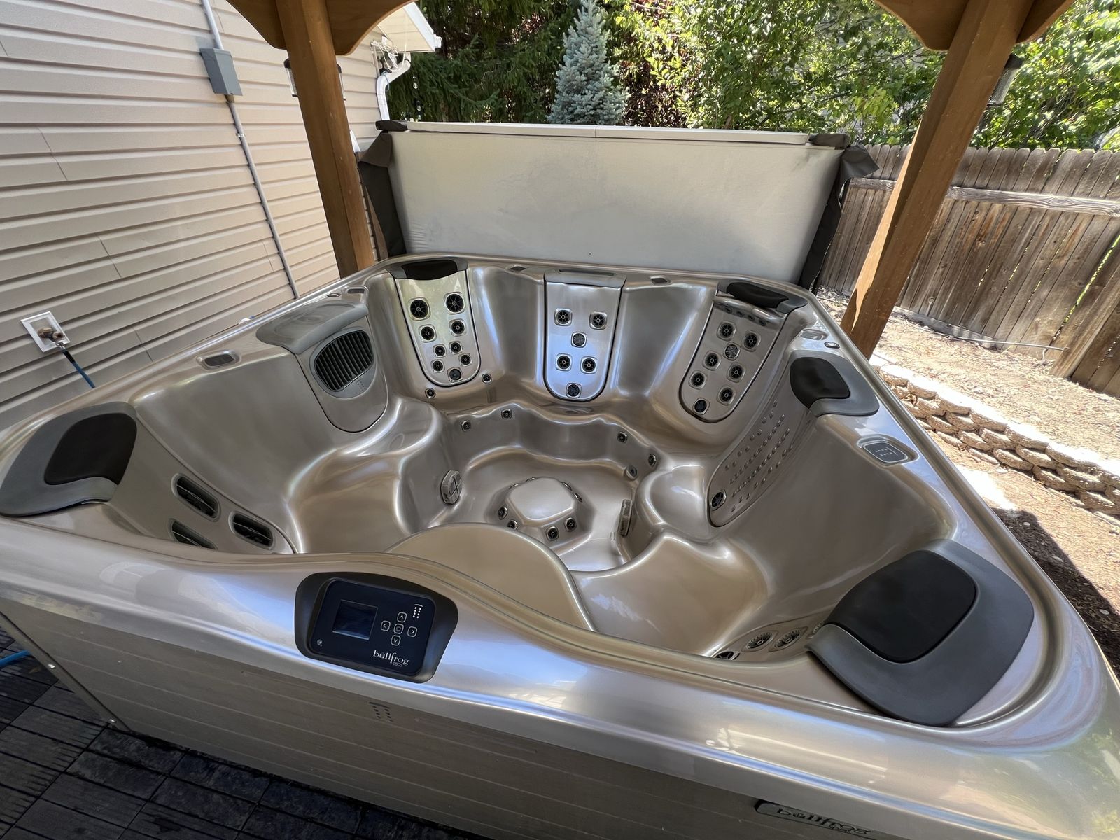 Bullfrog A-Series 8 person hot tub