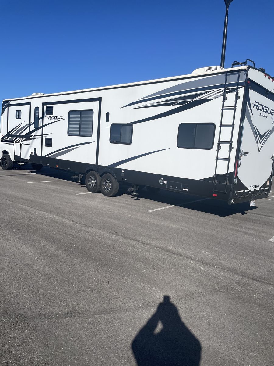 Forest River Rogue 4007