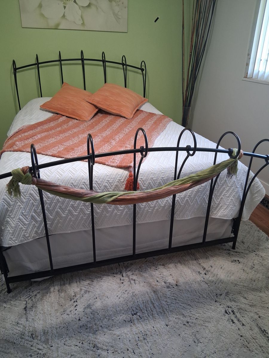 Black Metal Queen Sleigh bed frame