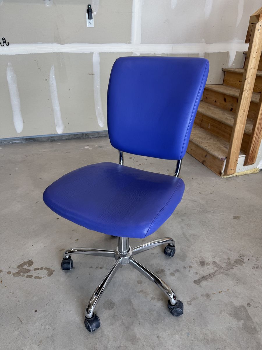 Blue/Purple Rolling Office Chair