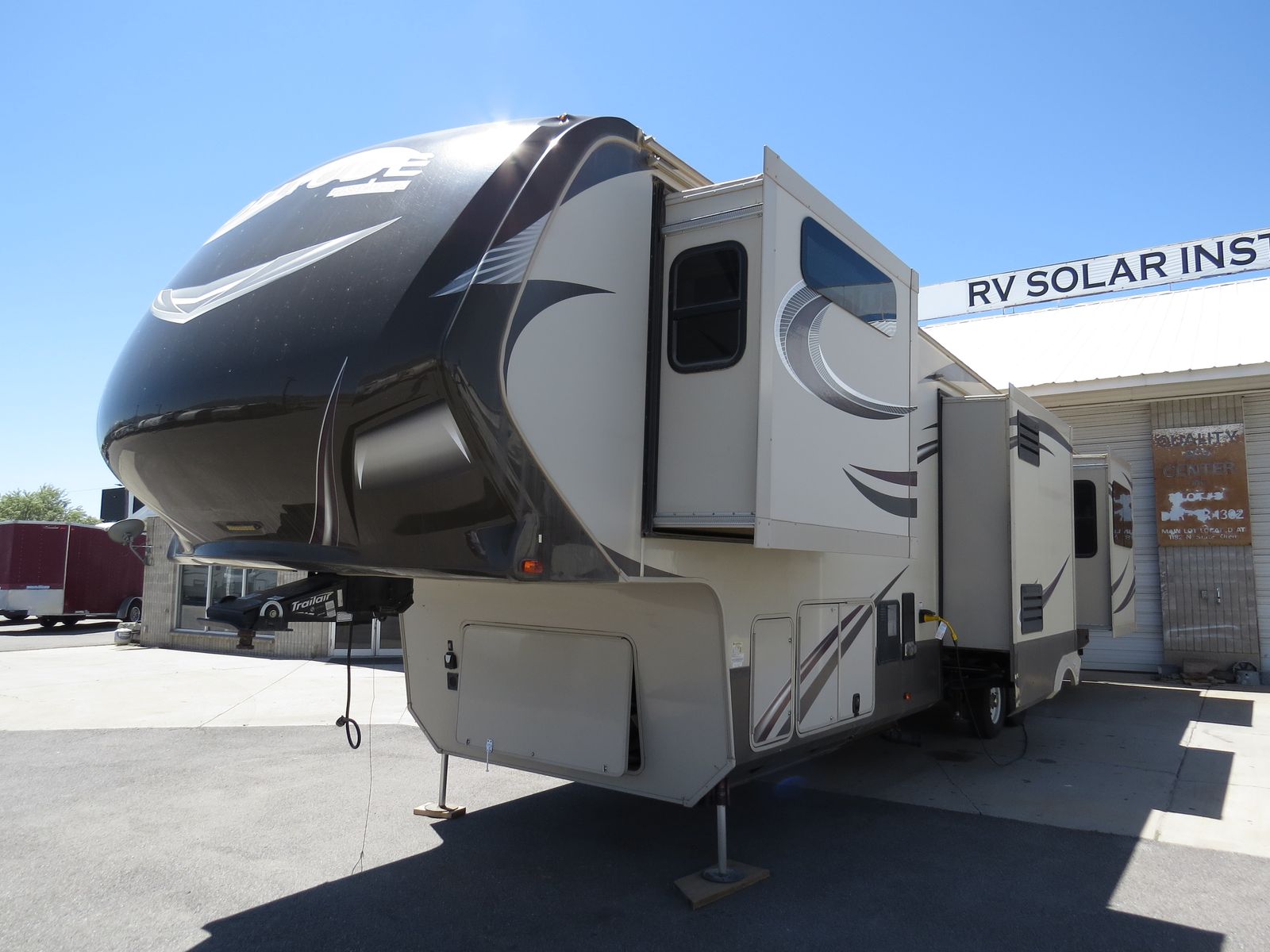 2016 Grand Design Solitude 375RE (5 Slides!)