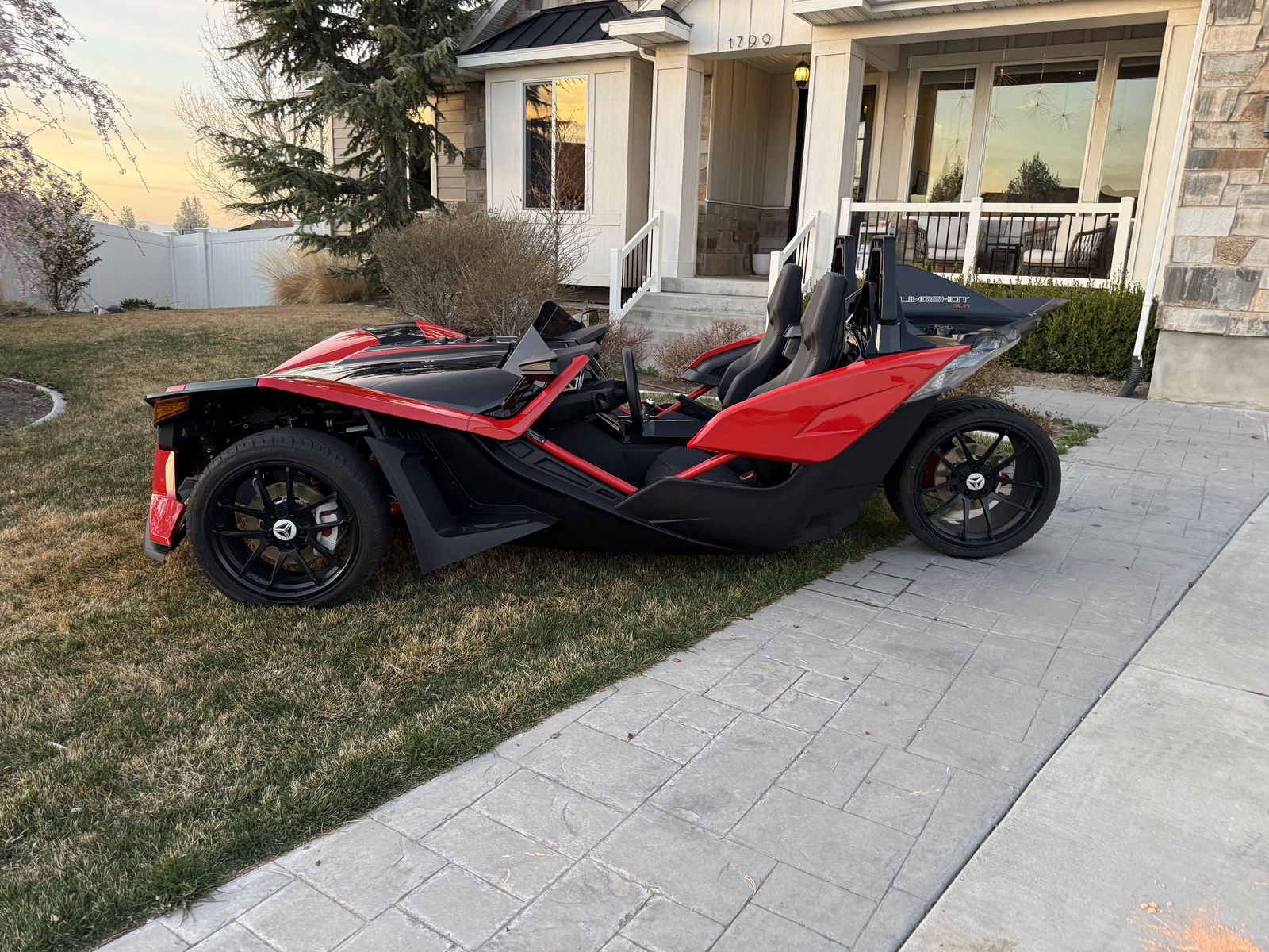 2019 Polaris slingshot slr red pearl $16,000