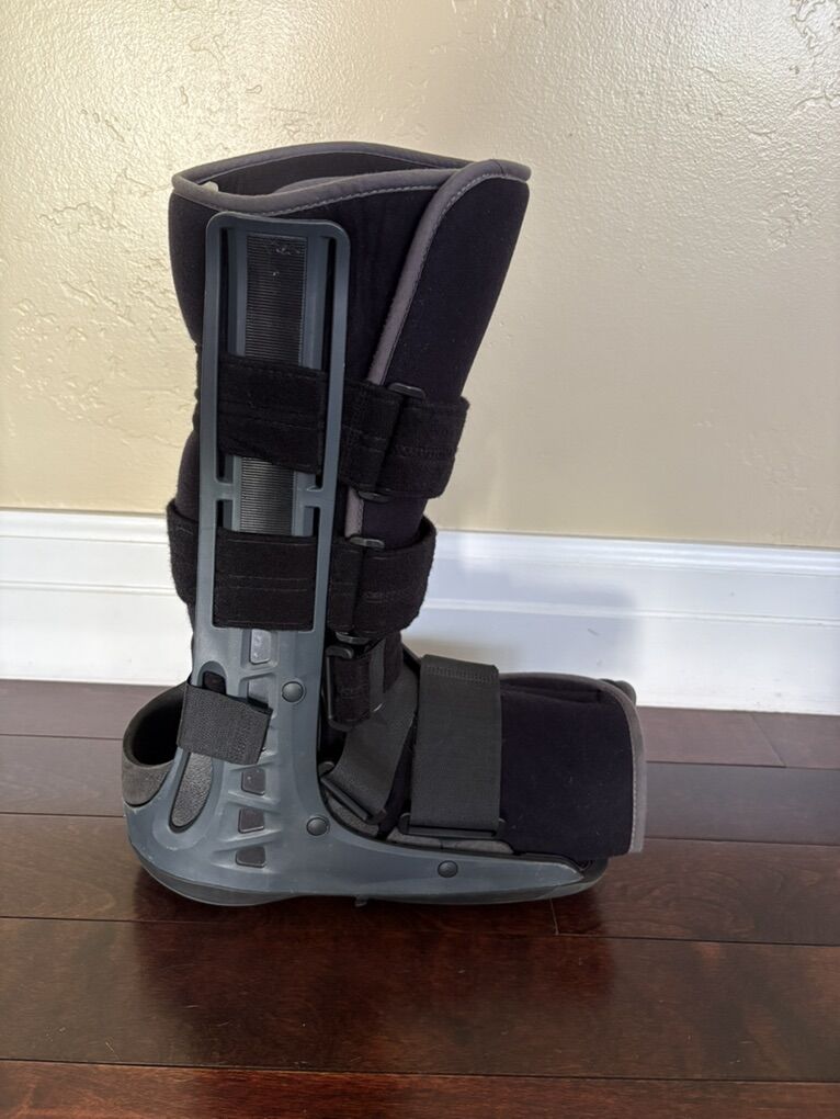 Maxtrax 2.0 Tall Boot Walker Size Medium