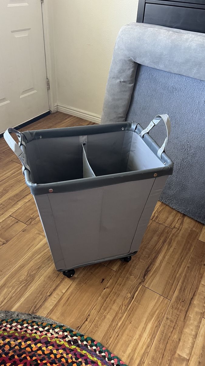 Rolling laundry cart