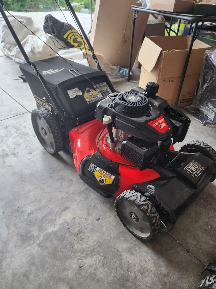 Craftsman M215 self propelled lawn mowet