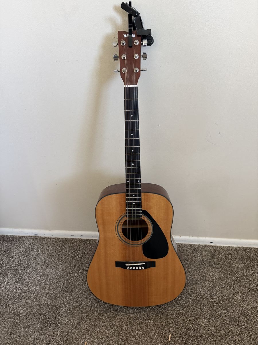 Yamaha Acoustic Guitar FD01S – Great Condition