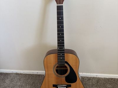 Yamaha Acoustic Guitar FD01S – Great Condition