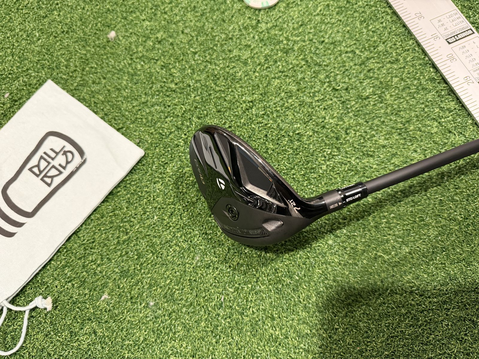 LH Taylormade Qi4D 7 Wood Reax White 65S Stiff Mint