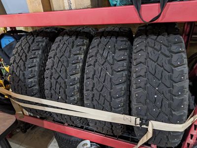 Cooper Discoverer S/T Max - 255/85R16 - Studded - Toyota Wheels