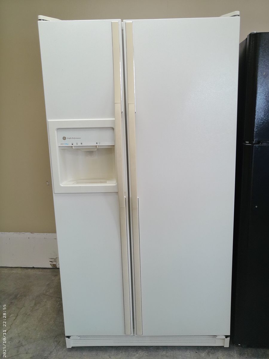 25 cf Refrigerator~Works Like New~90 Day Guarantee