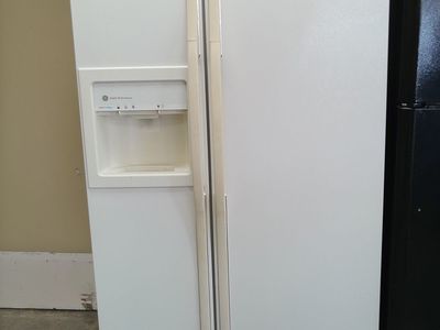 25 cf Refrigerator~Works Like New~90 Day Guarantee