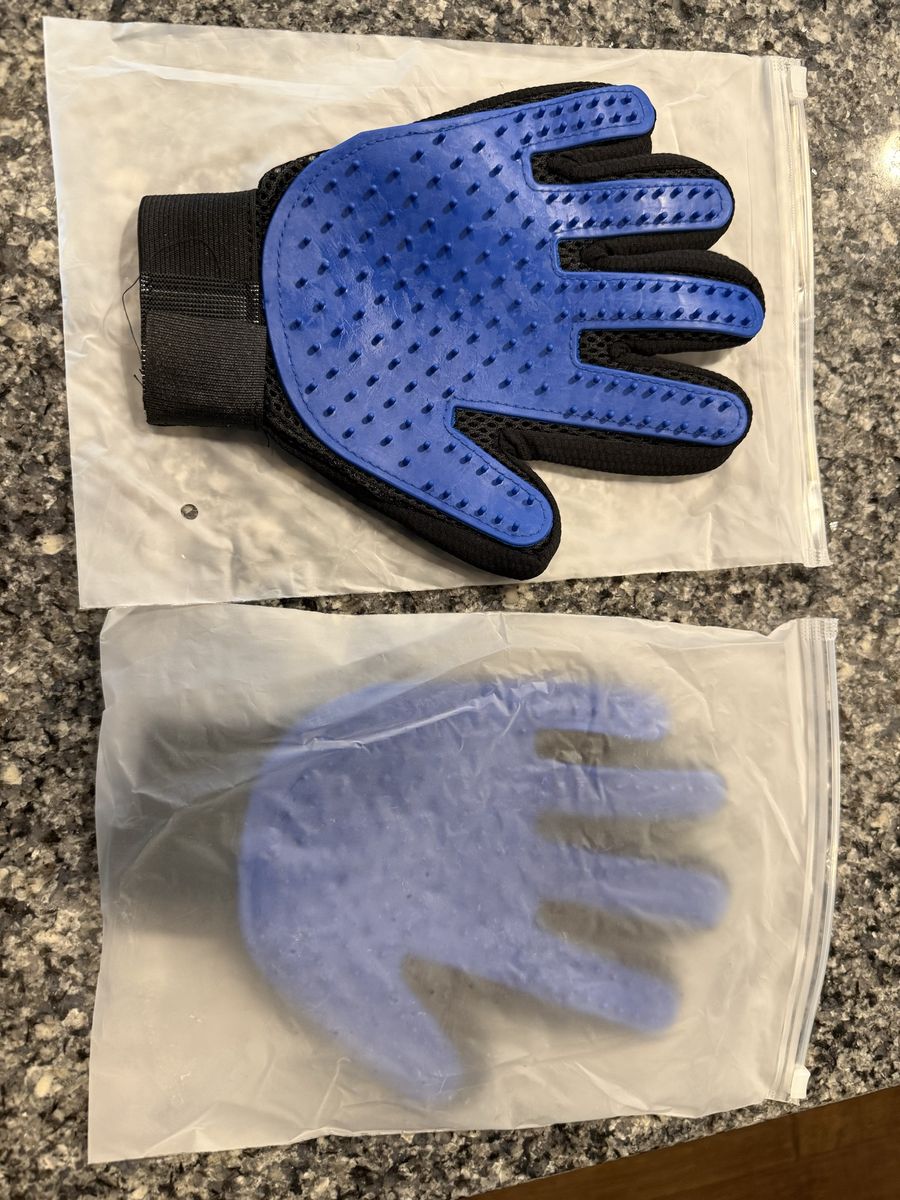 Pet Grooming Deshedding Gloves - Blue and Black Silicone Tips