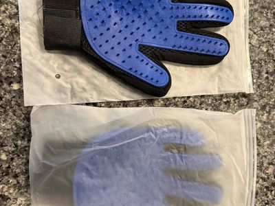 Pet Grooming Deshedding Gloves - Blue and Black Silicone Tips