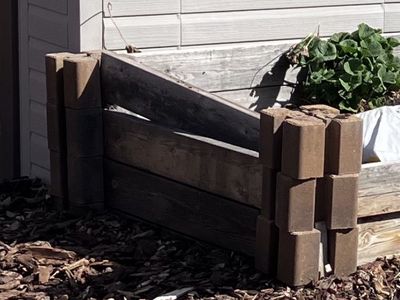 Garden bed bricks for corners (12)