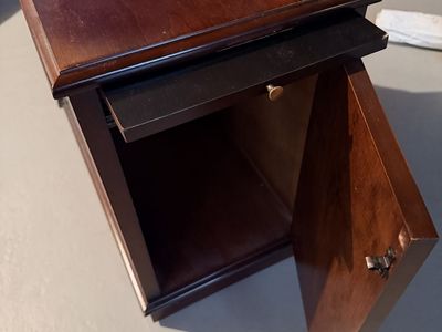 Mid 20th Century Side Table/ Cabinet with Dark Cherry Wood Finish, Magazine Rack and pull-out tray