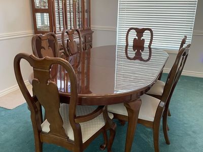 Beautiful 7 piece Thomasville Formal Dining room set