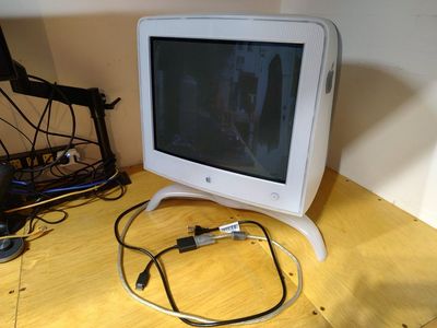 Apple M6496 17" CRT Monitor