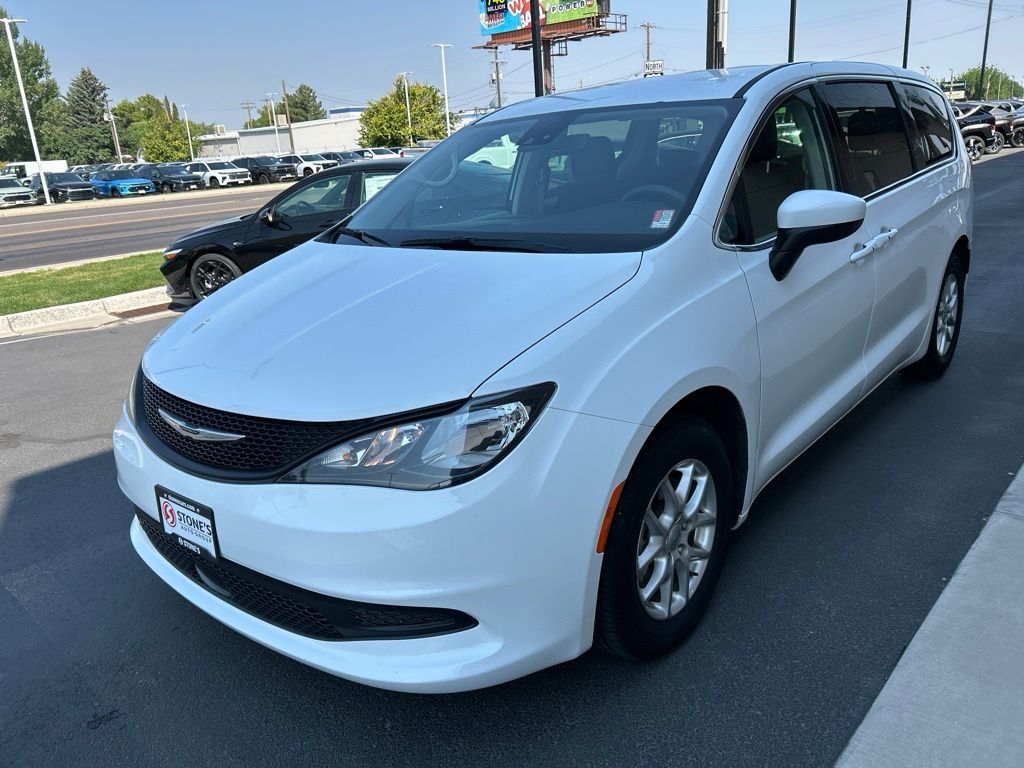 2023 Chrysler Voyager LX