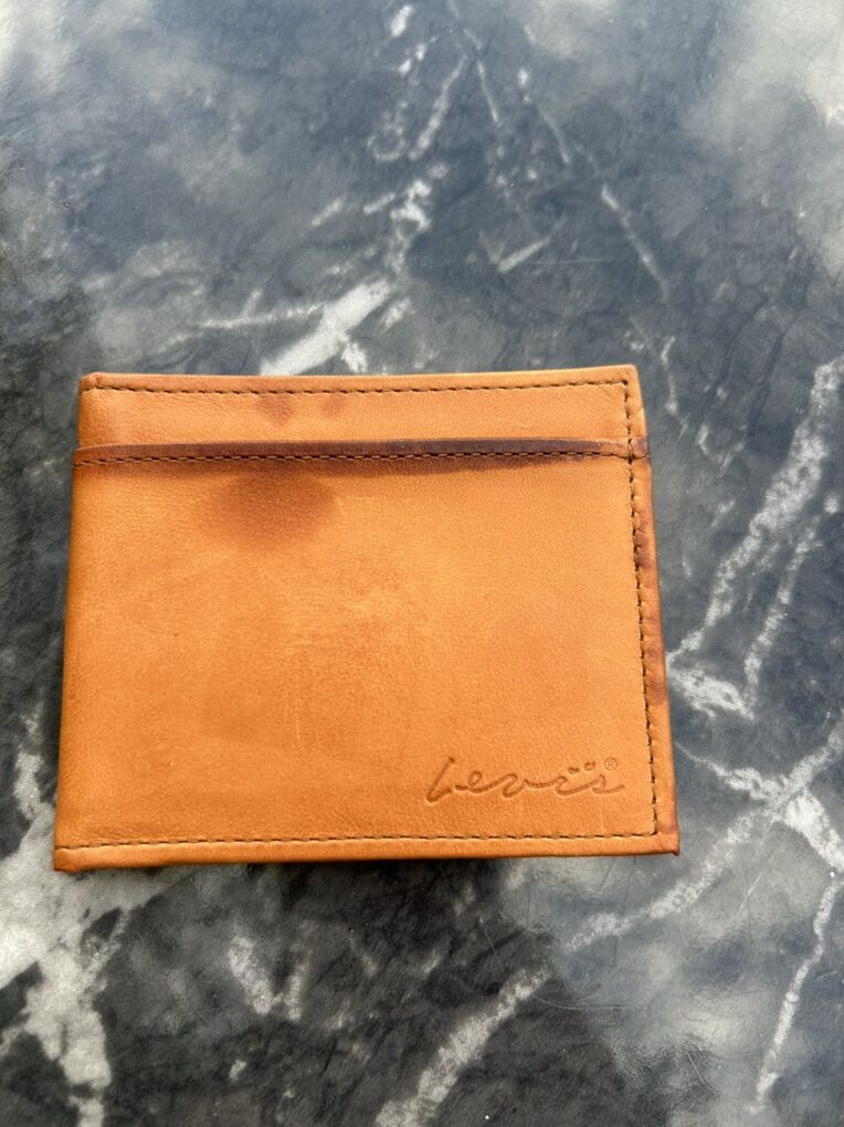New Levi's Leather Bifold Wallet Carmel Brown
