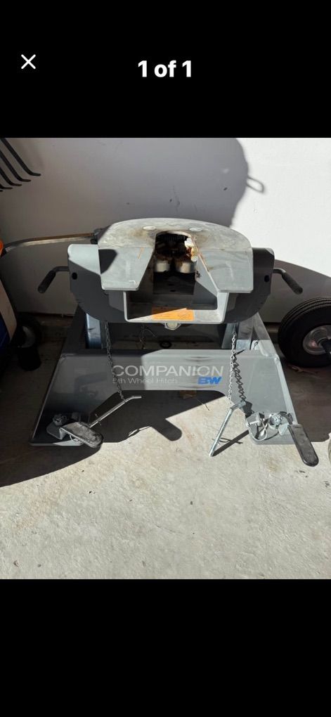 B&W GMC/Chevy Puck Fifthwheel Hitch