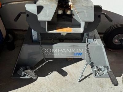 B&W GMC/Chevy Puck Fifthwheel Hitch