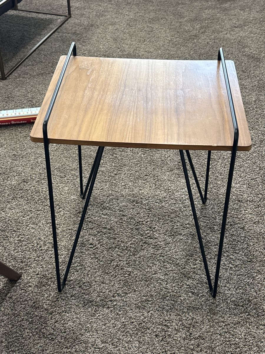 End Table 17x20 Inch Top And 22.5 Inches Tall