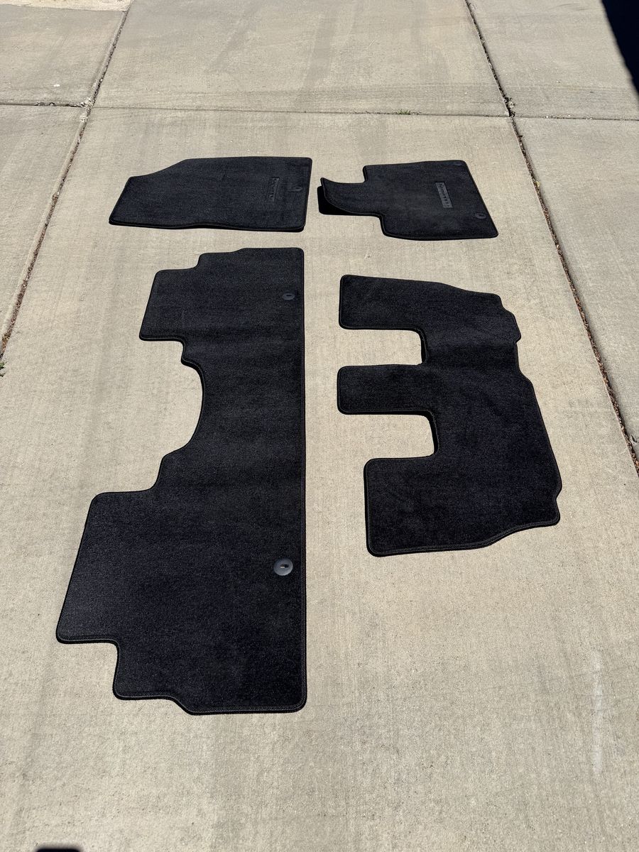 Free 2025 Kia Telluride carpeted floor mats