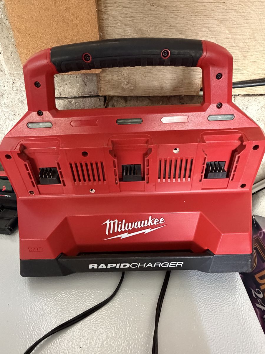 Milwaukee M18 6-Port Packout Rapid Charger