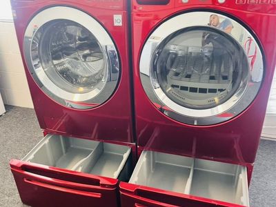 LG washer And Dryer Set With Pedestals