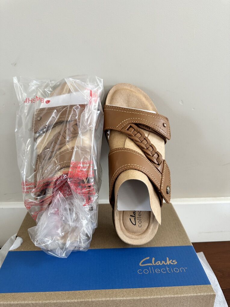 New Clarks Women’s Sandals Size 6M