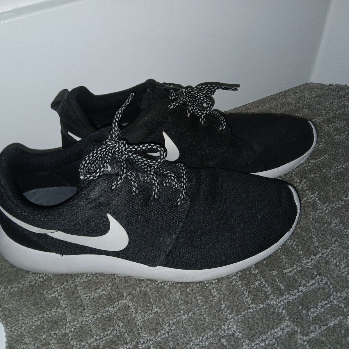 Womens Nike shoes. size 8.5