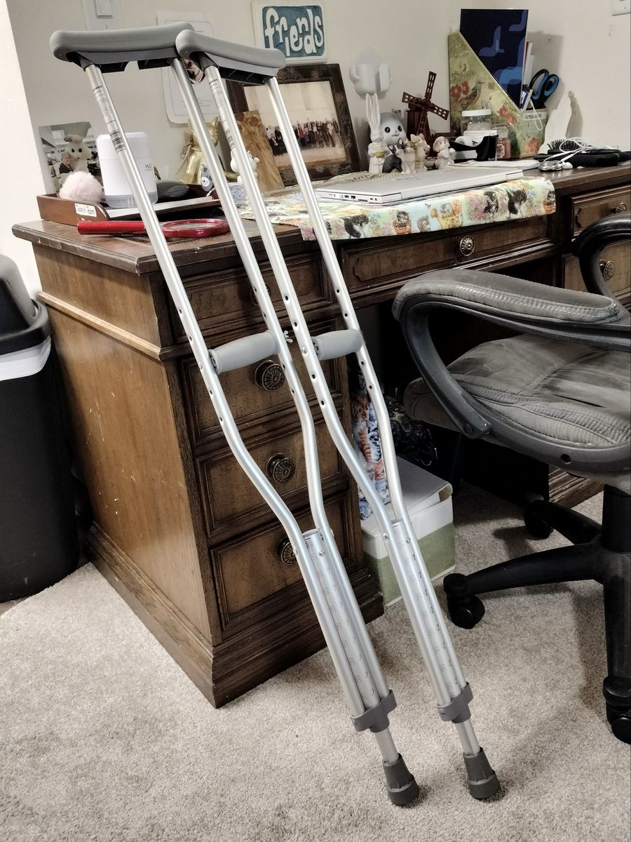 Adjustable Aluminum Crutches