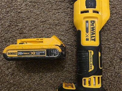 Dewalt 20V MAX XR Rotary Drywall Cut-out Tool with 2AH battery