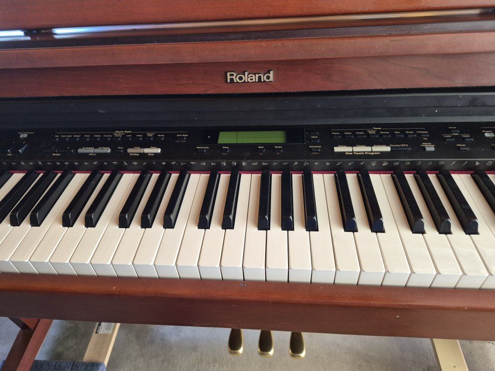 ROLAND 88 KEY DIGITAL PIANO