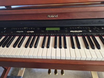 ROLAND 88 KEY DIGITAL PIANO