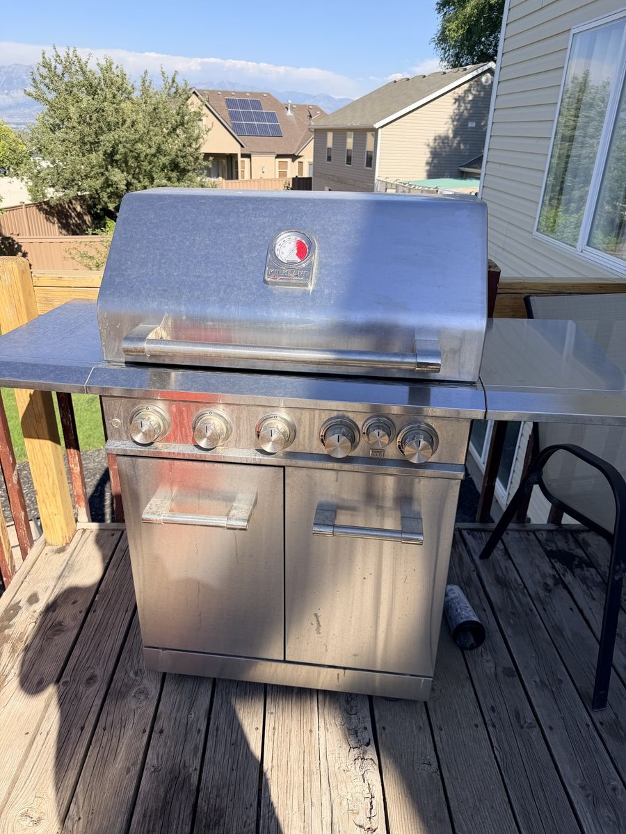 Kirkland Stainless Steel 5-Burner Propane Grill